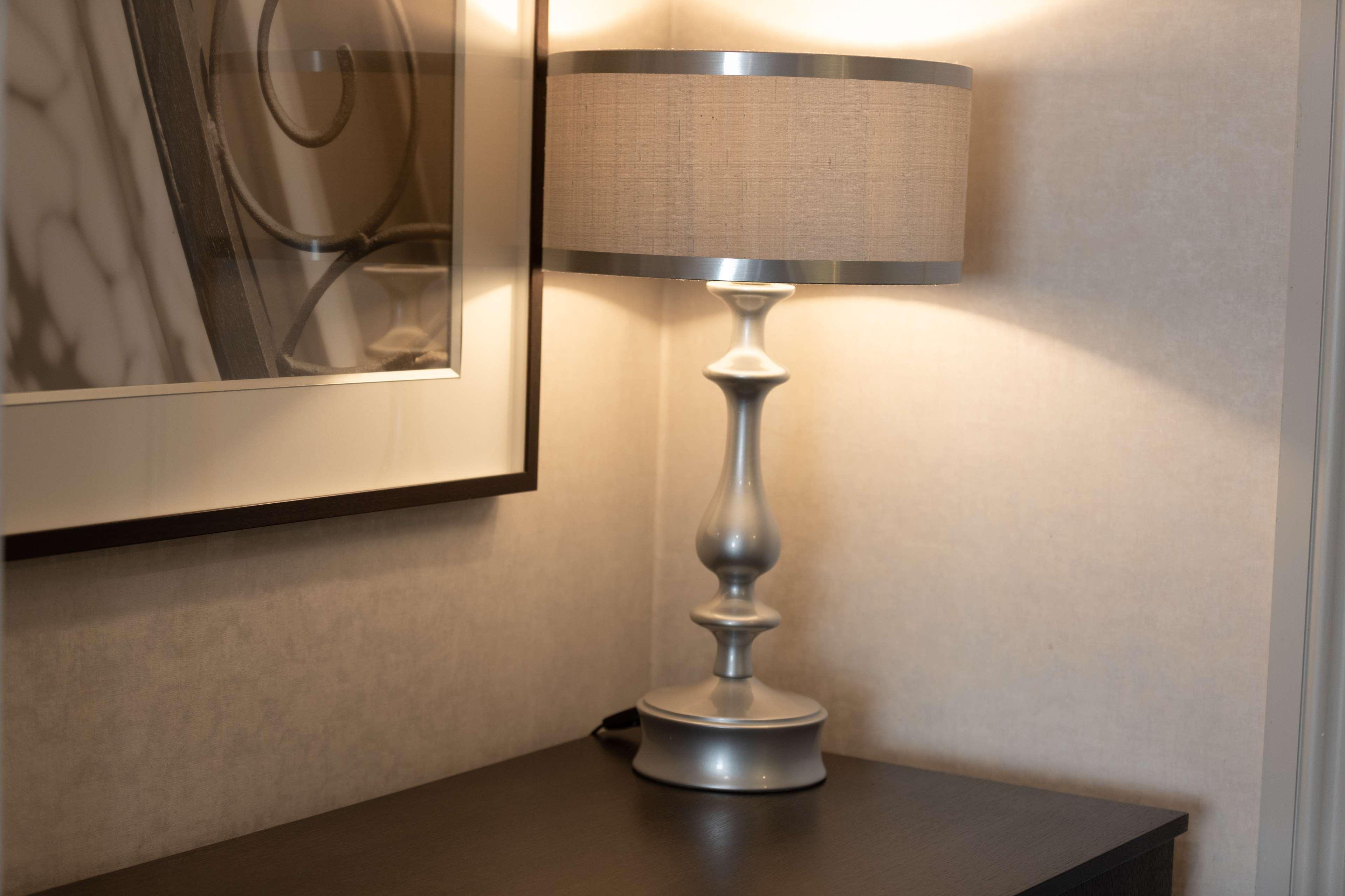 Отель Doubletree By Hilton St. Anne'S Manor Брэкнэлл Экстерьер фото