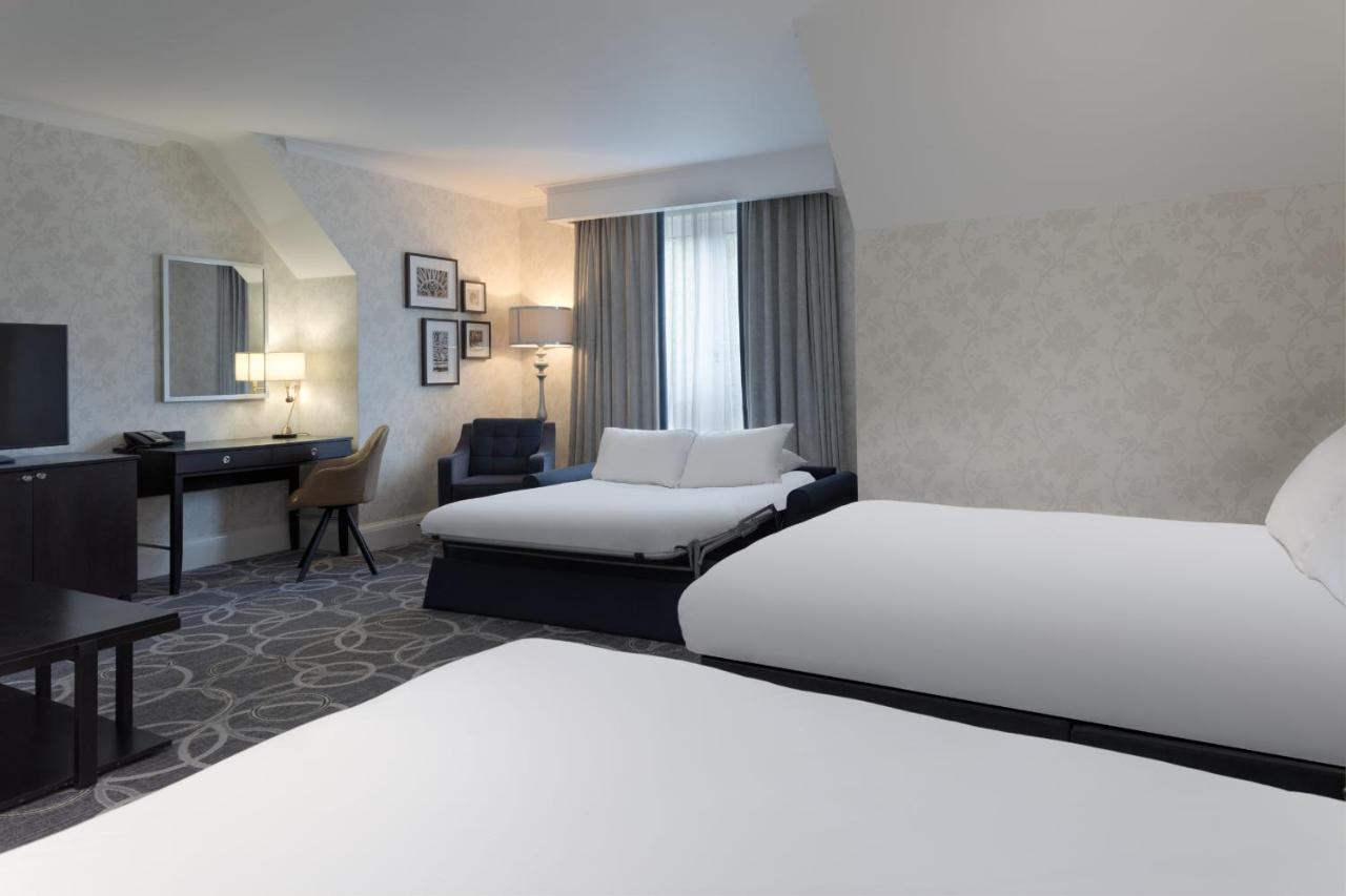 Отель Doubletree By Hilton St. Anne'S Manor Брэкнэлл Экстерьер фото
