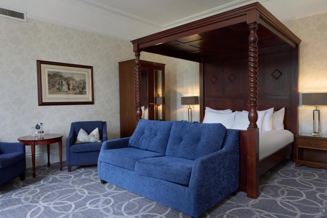 Отель Doubletree By Hilton St. Anne'S Manor Брэкнэлл Экстерьер фото