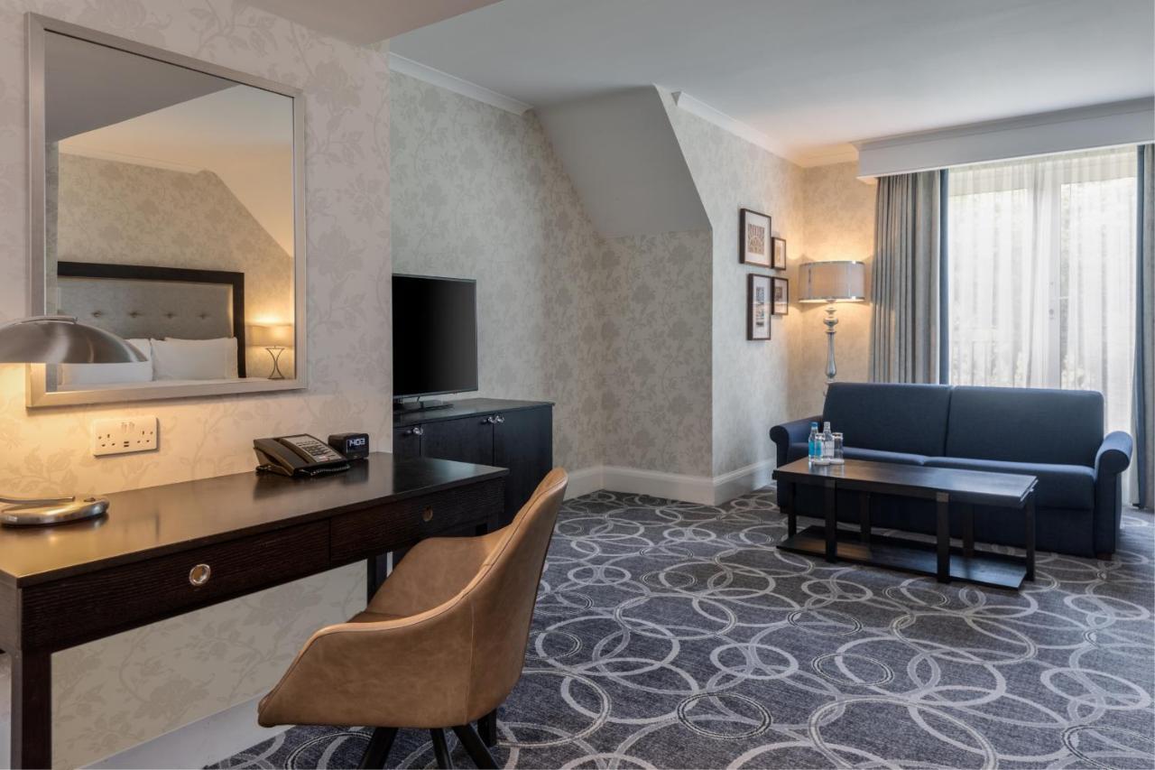 Отель Doubletree By Hilton St. Anne'S Manor Брэкнэлл Экстерьер фото