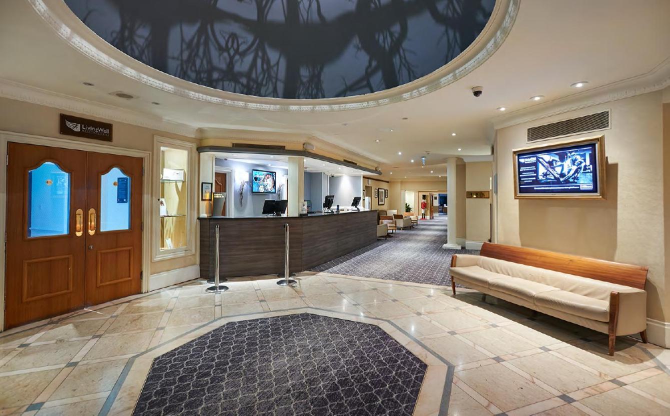 Отель Doubletree By Hilton St. Anne'S Manor Брэкнэлл Экстерьер фото